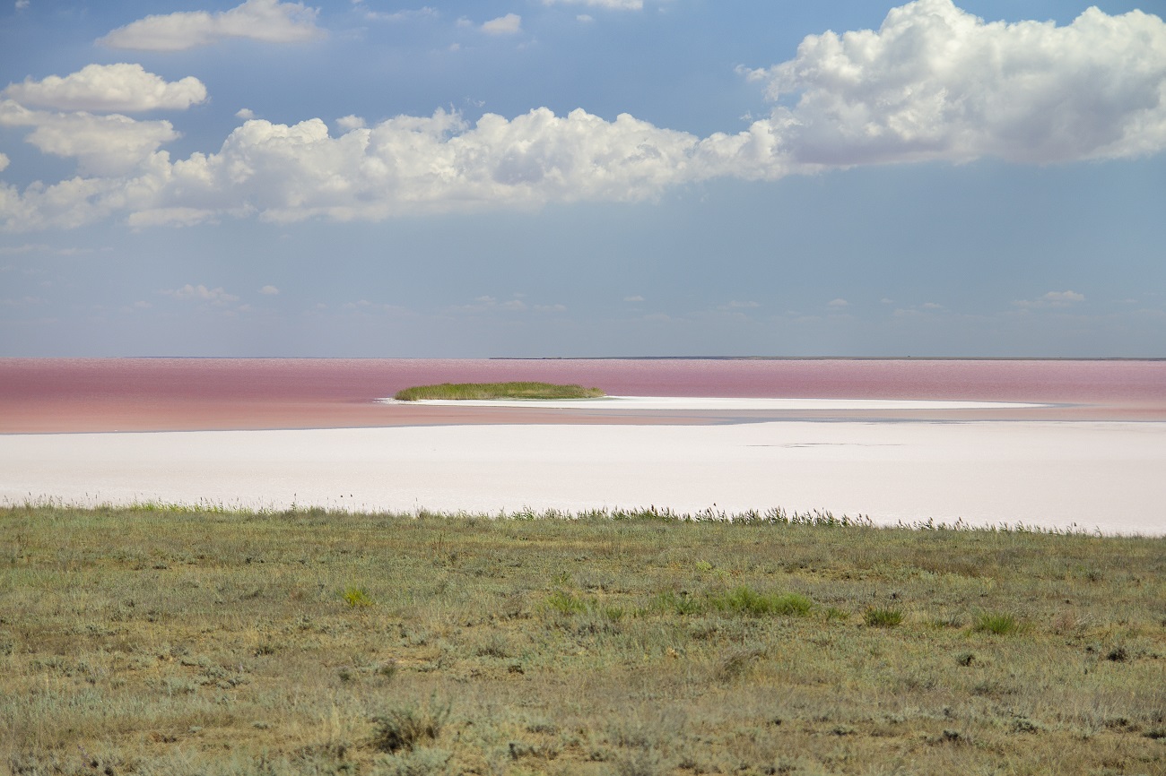 Гори, озера та острови: 10 вражаючих місць України для мандрівки на День незалежності